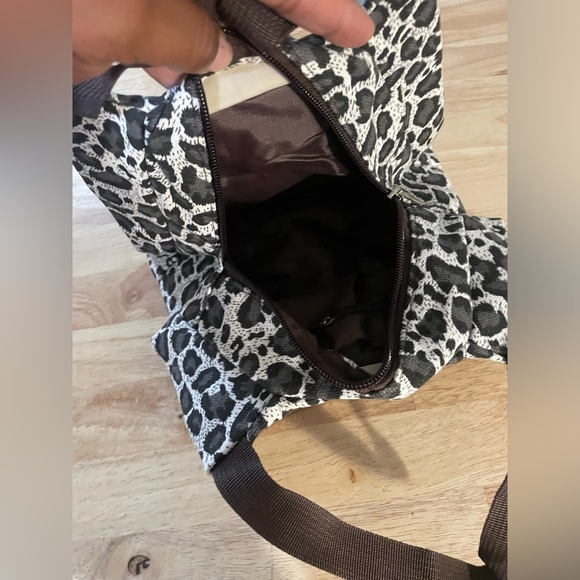 Sport black white lunch bag 8 x 6 inches double handles EUC zip close - Picture 5 of 5